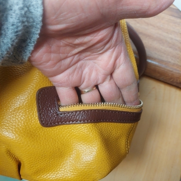 Robert Dice Pebbled Leather Mustard Yellow Large Satchel Bag - Picture 10 of 17